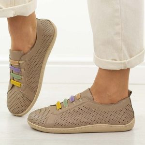 Beżowe skórzane półbuty damskie barefoot Jezzi Ol38-5. Brązowe półbuty Jezzi, na jesień, w ażurowe wzory, z jeansu, bez obcasa, na płaskiej podeszwie, bez zapięcia. Za 239,00 zł.