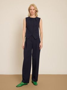 BGN Kamizelka w kolorze granatowym rozmiar: 38. Niebieskie kamizelki BGN, bez wzorów, bez kołnierzyka, bez ramiączek, bez kaptura. Za 86,99 zł.