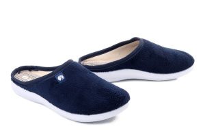 Inblu EC-102 004 granatowy, klapki damskie. Niebieskie klapki Inblu, bez wzorów, bez obcasa, na płaskiej podeszwie. Za 59,49 zł.
