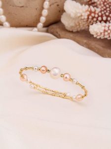 Pierres de Jade Pozłacana bransoletka z perłami rozmiar: onesize. Białe bransoletki Pierres de Jade, z perłą, pozłacane. Za 87,19 zł.