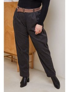 Curvy Lady Spodnie chino w kolorze antracytowym rozmiar: 44/46. Czarne chinosy Curvy Lady, bez wzorów, z tkaniny, z standardowym stanem. Za 122,96 zł.