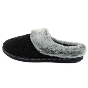 Kapcie Damskie Ocieplane Skechers 167225/BLK czarne. Czarne kapcie bez wzorów, z gumy. Za 283,73 zł.