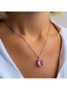 Les Petites Précieuses Pozłacany naszyjnik z zawieszką - dł. 40 cm rozmiar: onesize. Różowe naszyjniki Les Petites Précieuses, z cyrkonią, pozłacane. Za 325,95 zł.