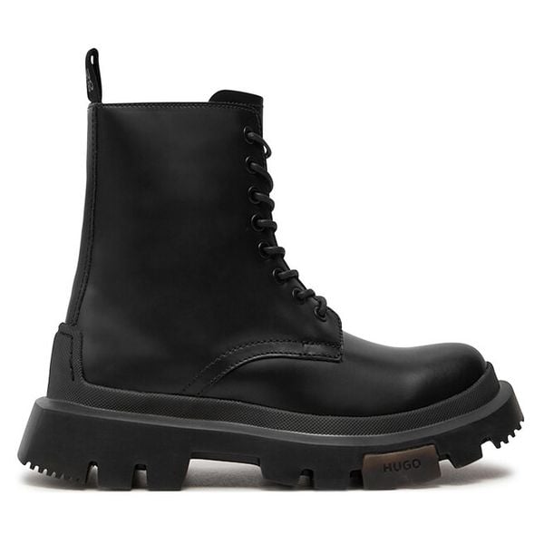 Trapery HUGO. Czarne buty zimowe Hugo, bez obcasa, bez zapięcia. Za 649,99 zł.