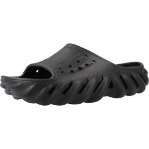Klapki Crocs Model Echo Slide Kolor Czarny. Czarne klapki Crocs, bez wzorów, z gumy, bez obcasa. W wyprzedaży za 209,00 zł.