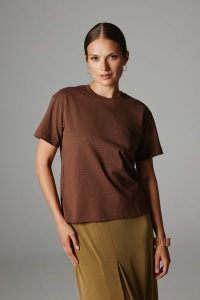 T-SHIRT KIM BRĄZOWY XS - Flawless. Brązowe t-shirty Flawless, uniwersalny, bez wzorów, z bawełny, bez kołnierzyka, bez ramiączek. Za 219,00 zł.