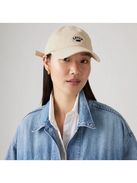 Levi's Czapka w kolorze beżowym rozmiar: onesize. Brązowe czapki Levi's®, bez wzorów, z bawełny. Za 93,07 zł.