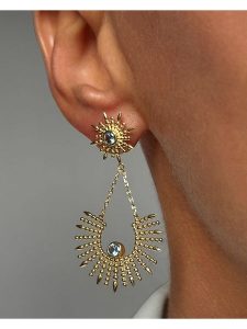 Les Petites Précieuses Pozłacane kolczyki-wkrętki z cyrkoniami rozmiar: onesize. Niebieskie kolczyki Les Petites Précieuses, z cyrkonią, pozłacane. Za 209,33 zł.