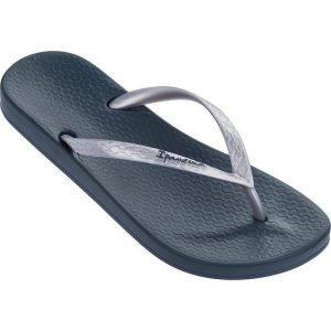 Japonki plażowe damskie Ipanema Anatomic Tan FEM. Brązowe klapki Ipanema, bez wzorów, z materiału, bez obcasa. Za 106,00 zł.