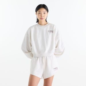 Bluza damska New Balance WT62X7T4LIT – biała. Białe bluzy New Balance, m, z aplikacjami, z bawełny, bez kaptura. Za 269,99 zł.