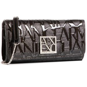 Torebka Armani Exchange. Czarne torebki wieczorowe Armani Exchange, bez wzorów, bez dodatków. Za 339,99 zł.