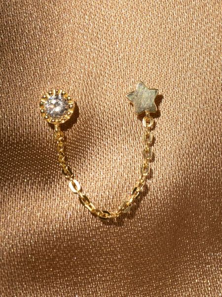 OR ÉCLAT Złote kolczyki-wkrętki "Royal" z cyrkonią rozmiar: onesize. Żółte kolczyki OR ÉCLAT, z cyrkonią, złote. Za 283,48 zł.