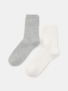 Prążkowane skarpetki 2 pack - szary. Szare skarpetki Sinsay, bez wzorów, prążkowane. Za 15,99 zł.