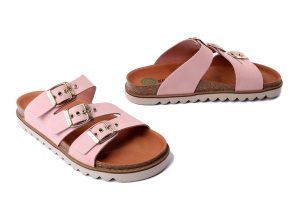 DR. BRINKMANN 700684-42 rose, klapki damskie. Czerwone klapki Dr. Brinkmann, bez wzorów, ze skóry, bez obcasa. Za 244,93 zł.