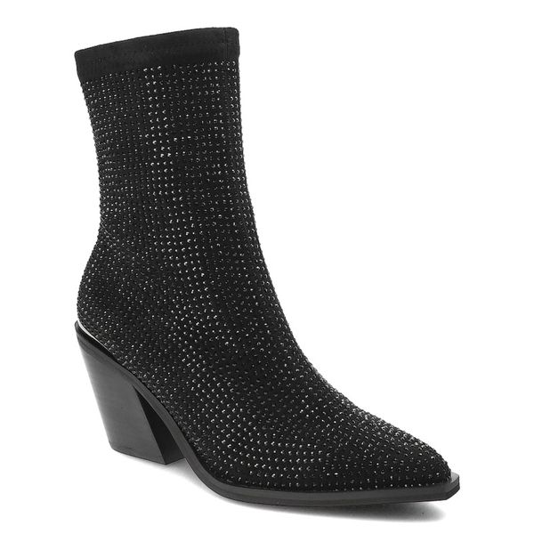 Czarne Botki Alma En Pena Eleganckie Obuwie Damskie Z Cyrkoniami. Czarne botki Alma en Pena, bez wzorów, z materiału, bez obcasa, bez zapięcia. Za 489,00 zł.