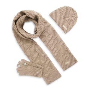 Zestaw czapka, szalik i rękawiczki Fitness Siroko Triad Sand Brown. Brązowe czapki SIROKO, bez wzorów, z materiału. Za 106,00 zł.