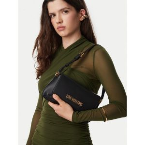 Torebka LOVE MOSCHINO. Czarne torebki klasyczne LOVE MOSCHINO, bez wzorów, bez dodatków. Za 641,99 zł.