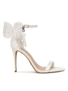 Steve Madden Sandały Nikole 11003195 Biały. Białe sandały Steve Madden, bez wzorów, z materiału, bez obcasa, na szpilce, bez zapięcia. Za 599,99 zł.