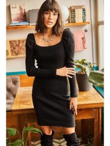 Olalook Sukienka w kolorze czarnym rozmiar: L/XL. Czarne sukienki Olalook, l, bez wzorów, bez kołnierzyka, bez ramiączek, mini. Za 48,05 zł.