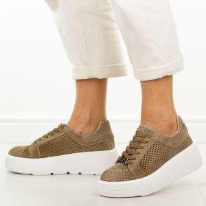 Brązowe skórzane ażurowe półbuty damskie Filippo Dp7675/26. Brązowe półbuty Filippo, na jesień, w ażurowe wzory, z jeansu, z okrągłym noskiem, bez obcasa, na platformie, bez zapięcia. Za 259,00 zł.