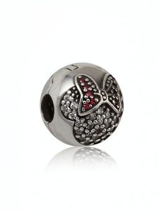 Pandora Srebrny charms "Minnie" z cyrkoniami rozmiar: onesize. Czerwone zawieszki Pandora, z cyrkonią, srebrne. Za 228,21 zł.