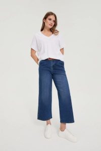 Jeansy z szerokimi nogawkami niebieskie. Niebieskie jeansy MOODO, bez wzorów, z bawełny. Za 149,99 zł.