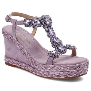 Fioletowe Sandały Alma En Pena Eleganckie Obuwie Damskie Z Kryształkami. Fioletowe sandały Alma en Pena, bez wzorów, z zamszu, bez obcasa, na koturnie, bez zapięcia. Za 599,00 zł.