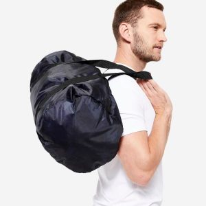 Torba jamnik Move 100 30 L składana. Niebieskie torby podróżne i sportowe DECATHLON, bez wzorów, z materiału, na ramię, małe. Za 24,99 zł.