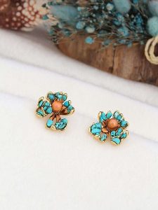 Pierres de Jade Pozłacane kolczyki-wkrętki z perłami i turkusami rozmiar: onesize. Brązowe kolczyki Pierres de Jade, z perłą, pozłacane. Za 43,99 zł.