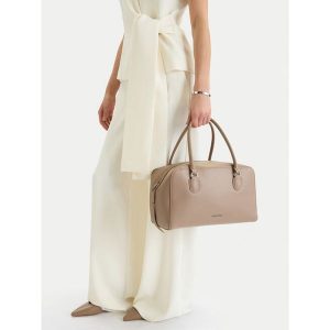 Torebka GINO ROSSI. Brązowe kuferki Gino Rossi, bez wzorów, bez dodatków. Za 499,99 zł.