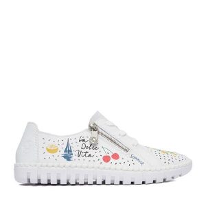 Półbuty Rieker. Białe półbuty Rieker, bez wzorów, bez obcasa, na płaskiej podeszwie, bez zapięcia. Za 339,99 zł.