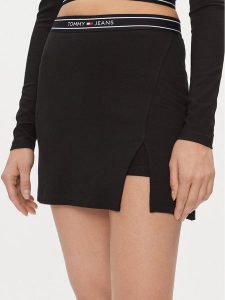 Tommy Jeans Spódnica mini DW0DW17436 Czarny Slim Fit. Czarne spódnice Tommy Jeans, l, bez wzorów, z jeansu, mini. Za 169,99 zł.