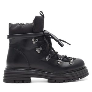 Trzewiki DeeZee. Czarne botki DeeZee, bez wzorów, bez obcasa, na płaskiej podeszwie, bez zapięcia. Za 99,99 zł.