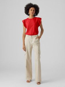 Vero Moda Koszulka w kolorze czerwonym rozmiar: XS. Czerwone bluzki Vero Moda, xs, bez wzorów, bez kołnierzyka, bez ramiączek. Za 52,67 zł.
