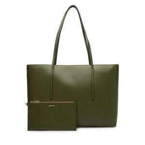 Torebka Calvin Klein. Zielone torebki klasyczne Calvin Klein, bez wzorów, bez dodatków. Za 649,99 zł.