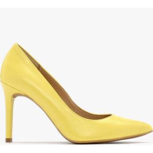 Żółte czółenka na wysokiej szpilce. Żółte czółenka Ryłko, bez wzorów, ze skóry, bez obcasa, na szpilce, bez zapięcia. W wyprzedaży za 169,99 zł.