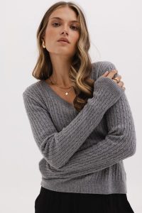 WEŁNIANY SWETER BETTY SZARY L - Flawless. Szare swetry klasyczne Flawless, l, z wełny, bez kołnierzyka. Za 413,00 zł.
