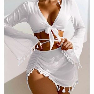 Komplet bikini z pareo i wielofunkcyjnym topem na plażę Maili. Zielone bikini Intica, bez wzorów, z materiału. Za 149,00 zł.