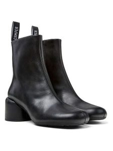 Camper Skórzane botki w kolorze czarnym rozmiar: 41. Czarne botki Camper, bez wzorów, ze skóry, bez obcasa, bez zapięcia. Za 438,21 zł.