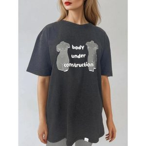 Czarny T-shirt Damski Retro - Body Under Construction BeShaped. Czarne t-shirty BESHAPED, bez wzorów, z bawełny, bez kołnierzyka, bez ramiączek. W wyprzedaży za 169,15 zł.