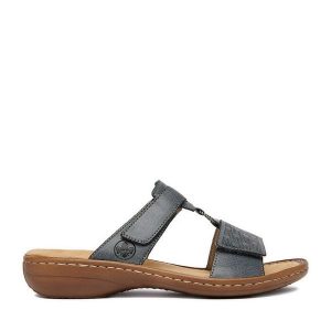 Klapki Rieker. Niebieskie klapki Rieker, bez wzorów, bez obcasa. Za 289,99 zł.