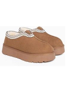 ISLAND BOOT Botki "Ilden" w kolorze jasnobrązowym rozmiar: 41. Brązowe botki Island Boot, bez wzorów, z materiału, bez obcasa, na platformie, bez zapięcia. Za 165,99 zł.