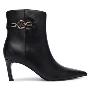 Botki Guess. Czarne botki Guess, z aplikacjami, bez obcasa, na szpilce, bez zapięcia. Za 569,99 zł.