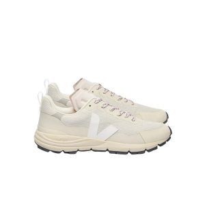 Sneakersy damskie Veja Dekkan. Białe buty sportowe Veja, bez wzorów, z kauczuku, bez zapięcia. Za 479,00 zł.