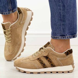 Camelowe zamszowe skórzane półbuty damskie S.Barski 7071. Brązowe półbuty S.BARSKI, na jesień, bez wzorów, z jeansu, bez obcasa, na płaskiej podeszwie, bez zapięcia. Za 269,00 zł.