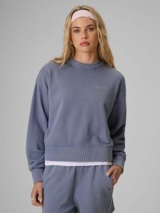 4F Bluza dresowa regular bez kaptura damska - denim L. Niebieskie bluzy 4f, l, bez wzorów, z denimu, bez kaptura. Za 149,99 zł.