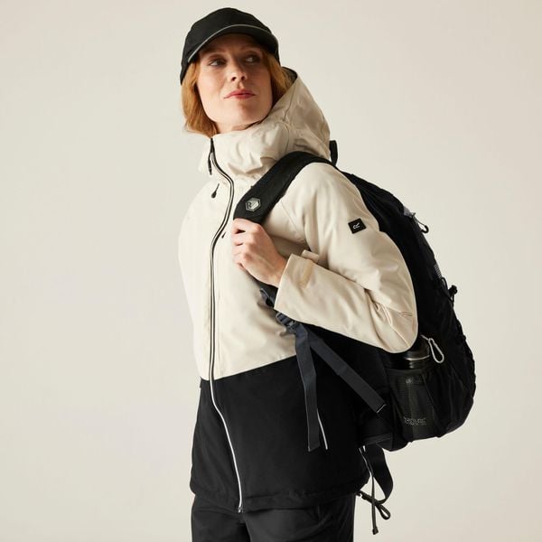 Kurtka damska przejściowa ocieplana Highton Stretch. Brązowe kurtki Regatta, l, bez wzorów, z puchu, bez kaptura. W wyprzedaży za 249,99 zł.