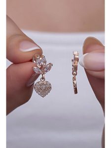 Lodie Silver Srebrne kolczyki-wkrętki z cyrkoniami rozmiar: onesize. Szare kolczyki Lodie Silver, z cyrkonią, srebrne. Za 37,45 zł.