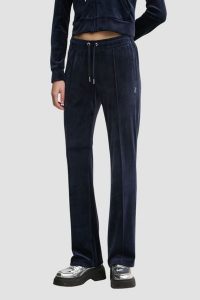 JUICY COUTURE Granatowe damskie spodnie dresowe Tina, Rozmiar XS. Niebieskie spodnie dresowe Juicy Couture, s, bez wzorów, z dresówki. Za 409,99 zł.