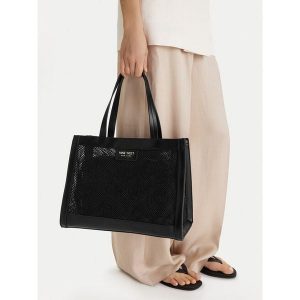 Torebka Nine West. Czarne torebki klasyczne Nine West, bez wzorów, bez dodatków. Za 289,99 zł.